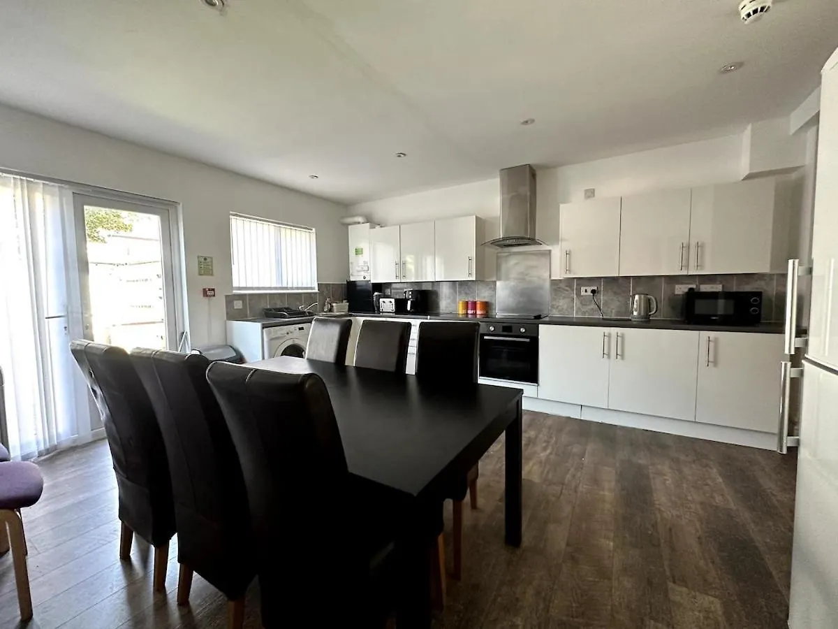 Spacious Home A Walk From Central Line - Free Parking Ilford Holiday home