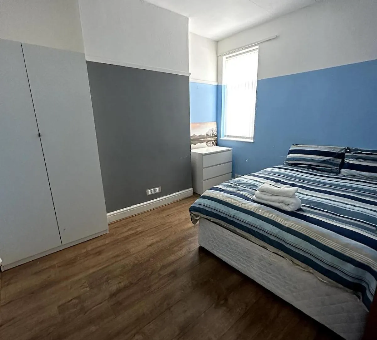 Spacious Home A Walk From Central Line - Free Parking Ilford Holiday home