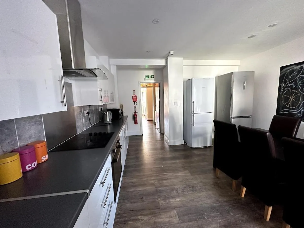 Holiday home Spacious Home A Walk From Central Line - Free Parking Ilford United Kingdom