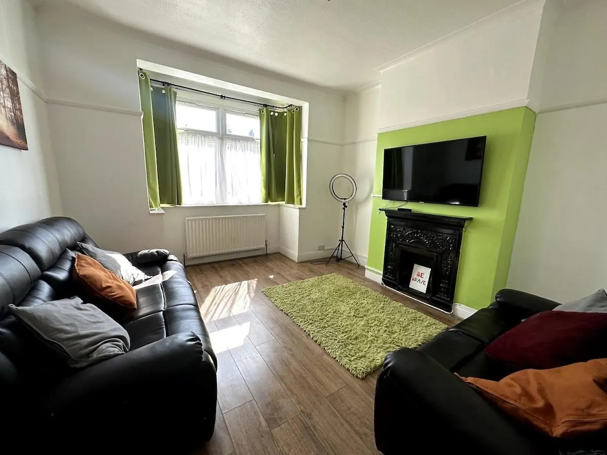 Spacious Home A Walk From Central Line - Free Parking Ilford