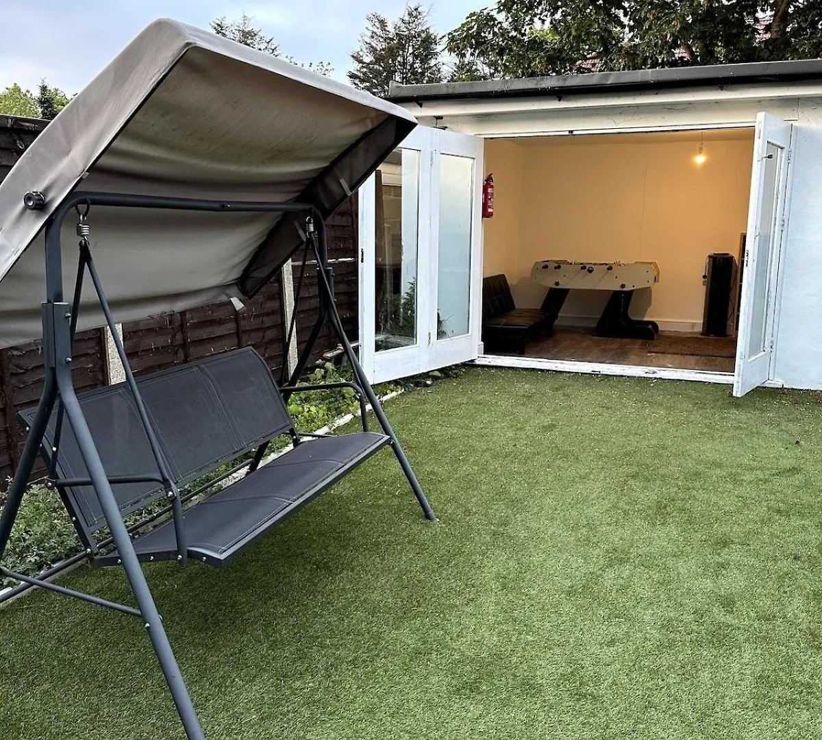 Spacious Home A Walk From Central Line - Free Parking Ilford 0*,  United Kingdom